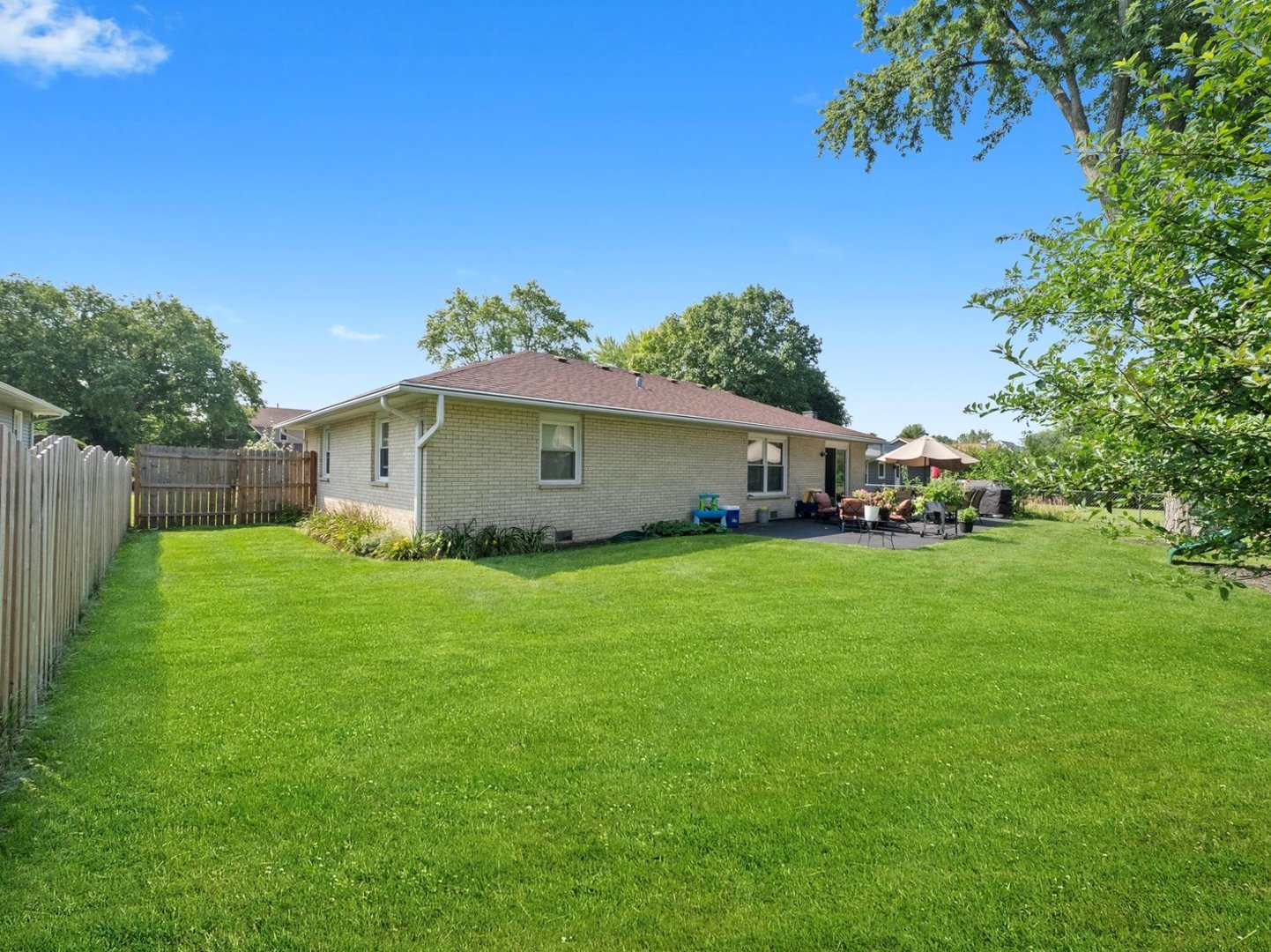 1071 Almond Drive, Aurora, IL 60506