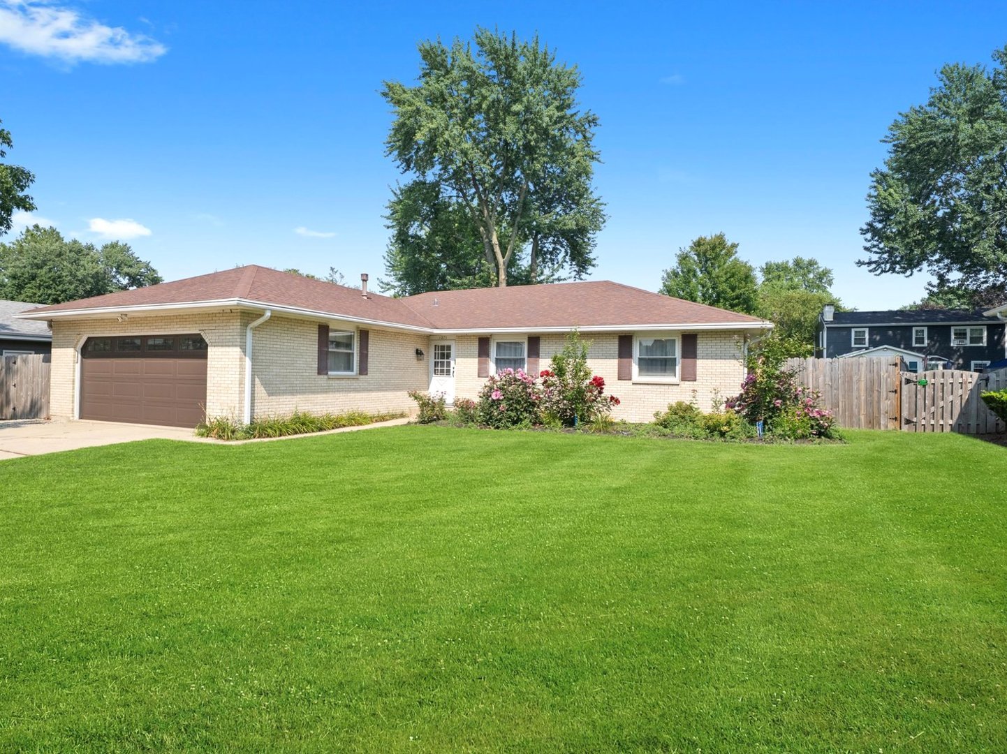 1071 Almond Drive, Aurora, IL 60506