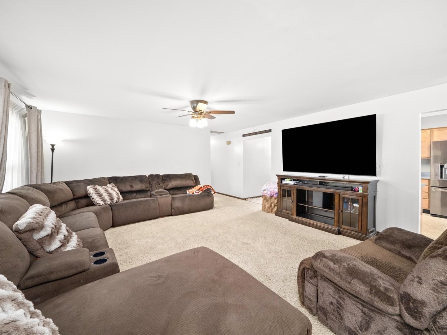 1071 Almond Drive, Aurora, IL 60506