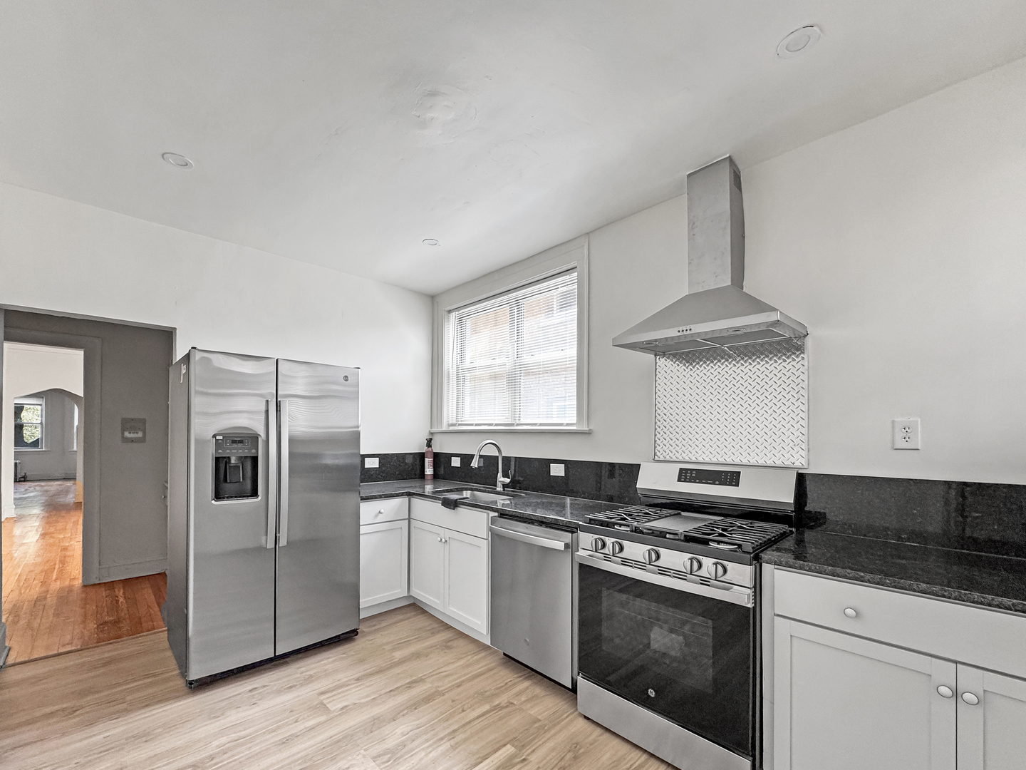 8234 S Ingleside Avenue, Chicago, IL 60619