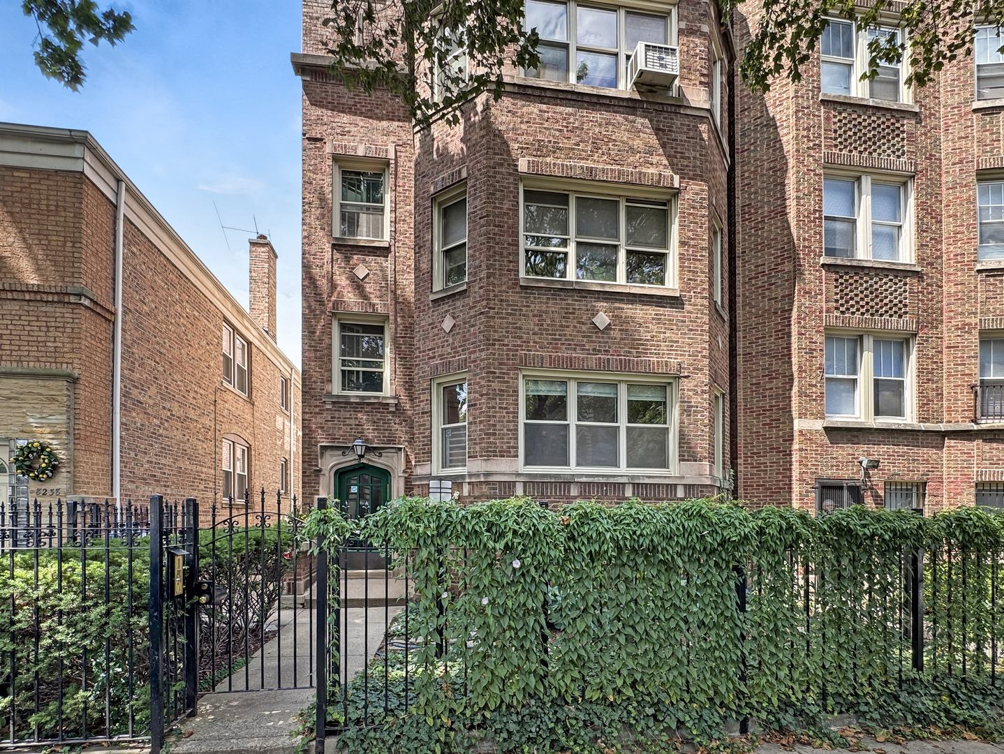 8234 S Ingleside Avenue, Chicago, IL 60619