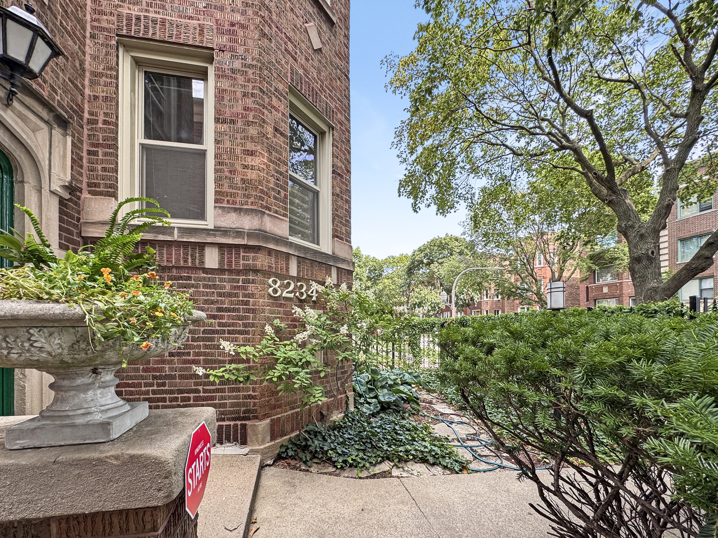 8234 S Ingleside Avenue, Chicago, IL 60619