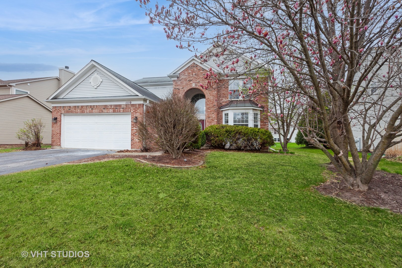 1110 OAKHILL Drive, Aurora, IL 60502
