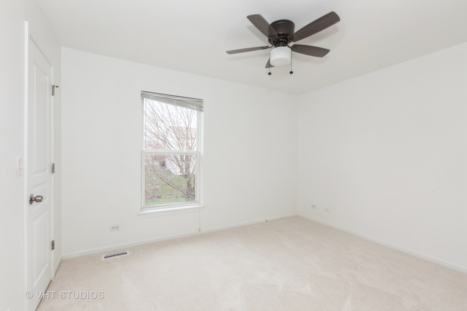 1110 OAKHILL Drive, Aurora, IL 60502
