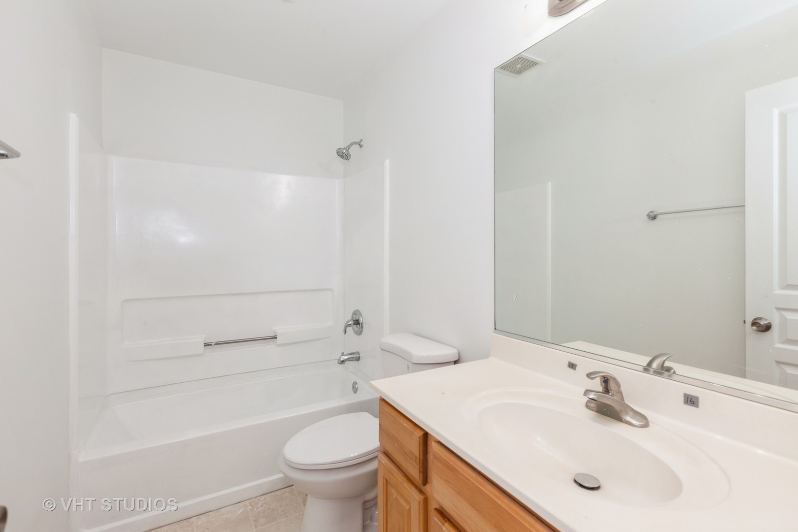 1110 OAKHILL Drive, Aurora, IL 60502