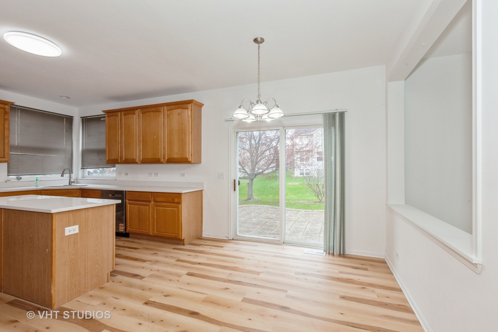 1110 OAKHILL Drive, Aurora, IL 60502