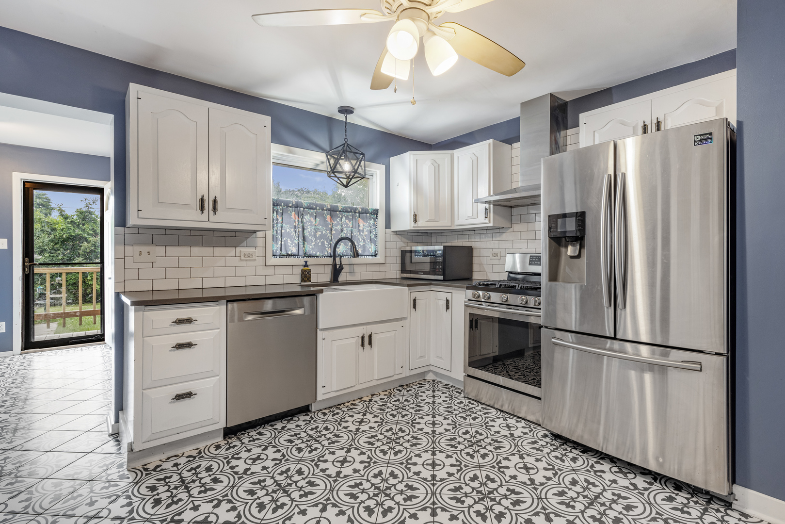 7226 W GREENLEAF Street, Niles, IL 60714