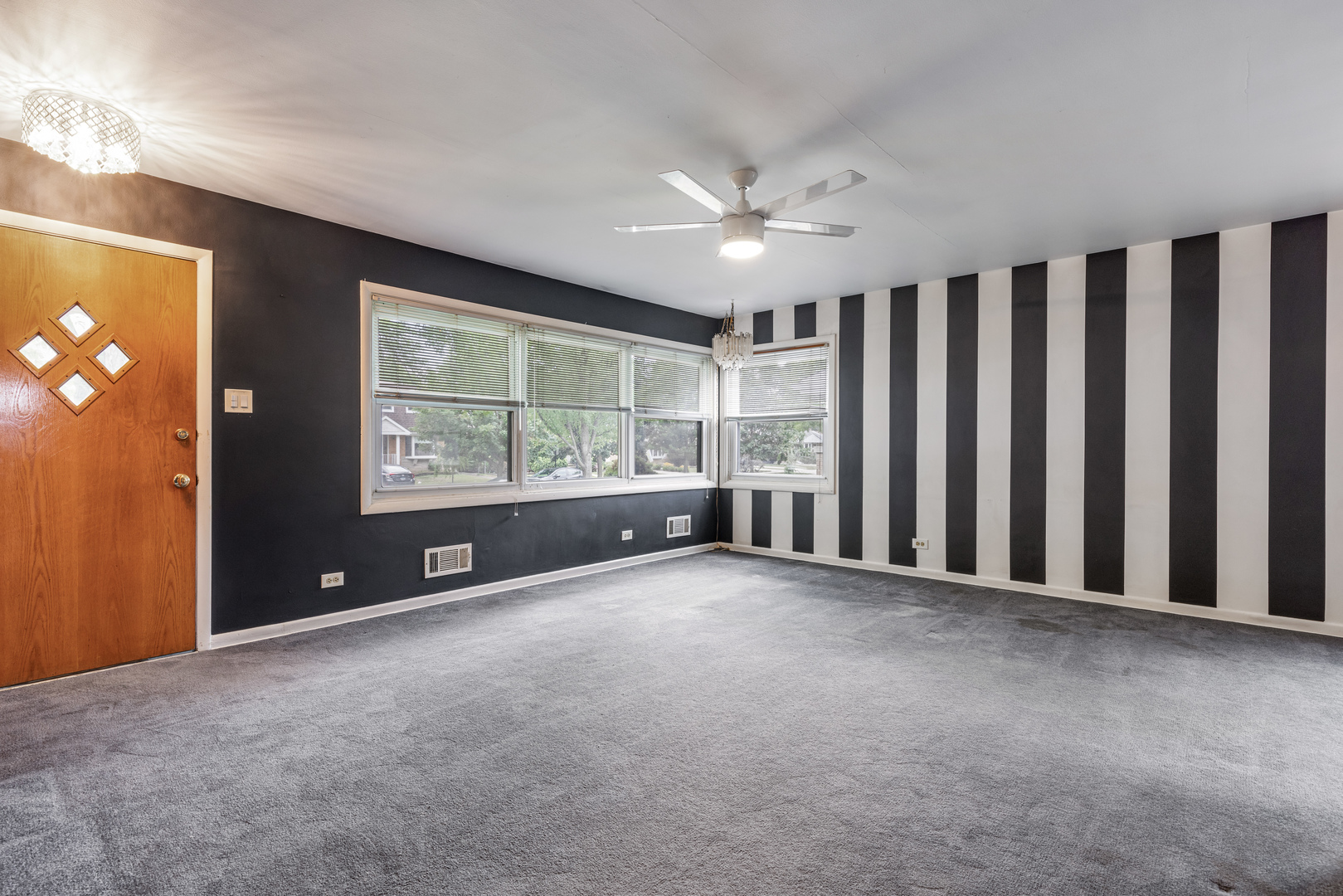 7226 W GREENLEAF Street, Niles, IL 60714