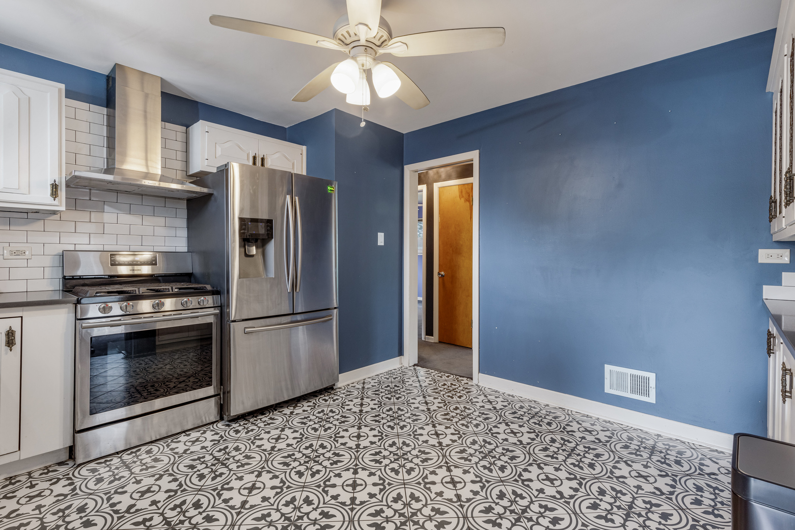 7226 W GREENLEAF Street, Niles, IL 60714