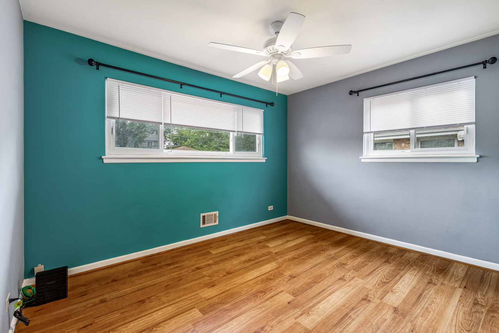 7226 W GREENLEAF Street, Niles, IL 60714