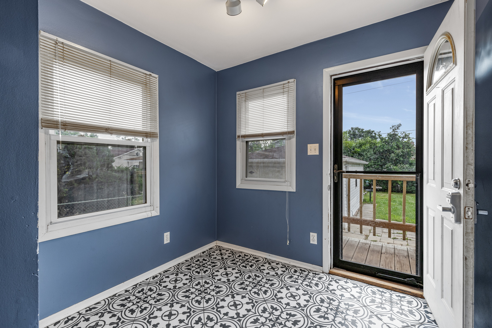 7226 W GREENLEAF Street, Niles, IL 60714