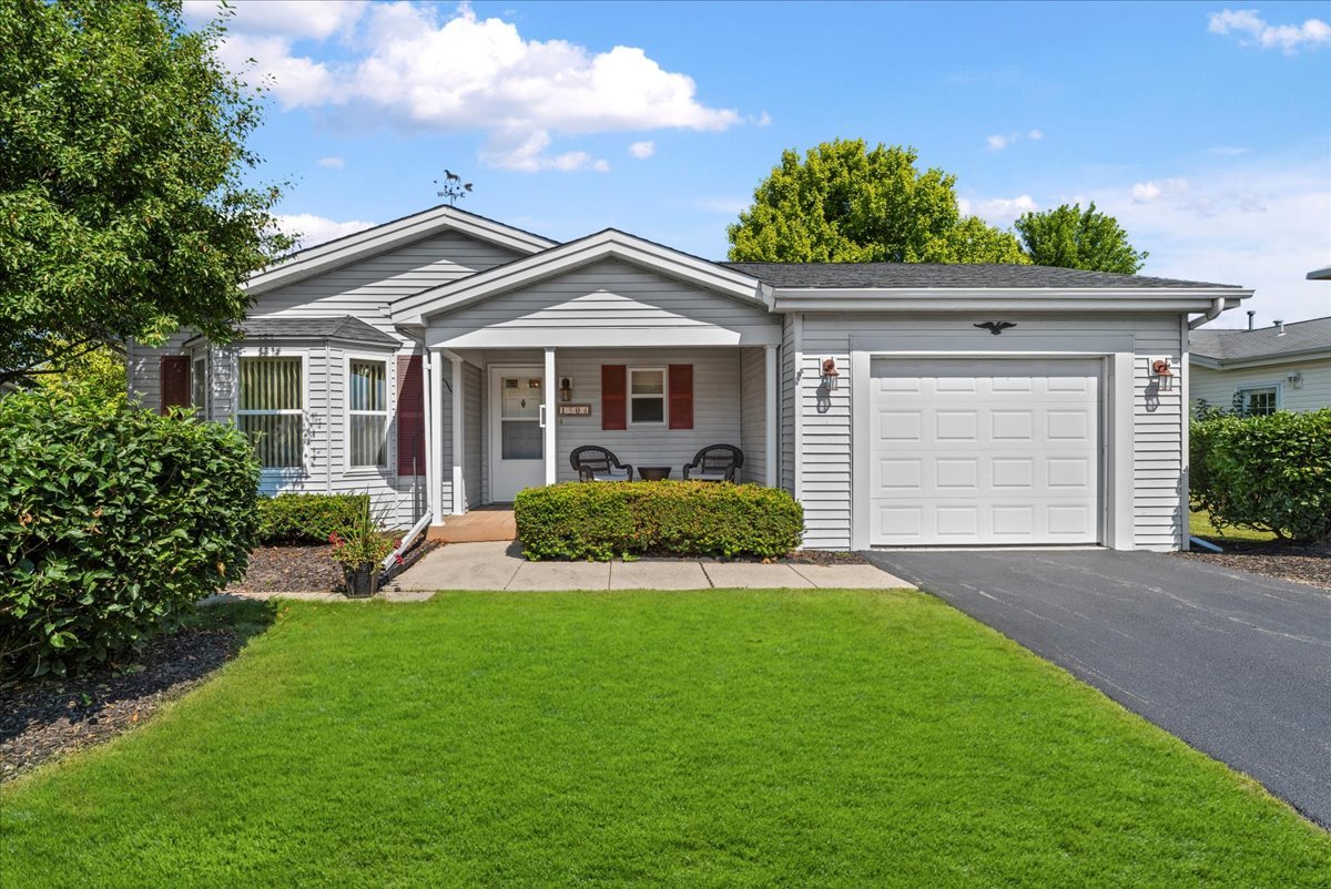 1504 Victory Lane, Grayslake, IL 60030