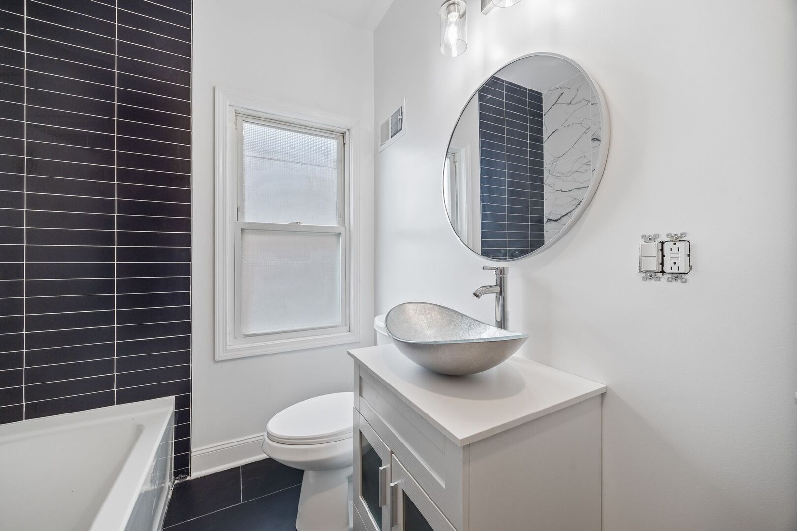 8623 S Prairie Avenue, Chicago, IL 60619