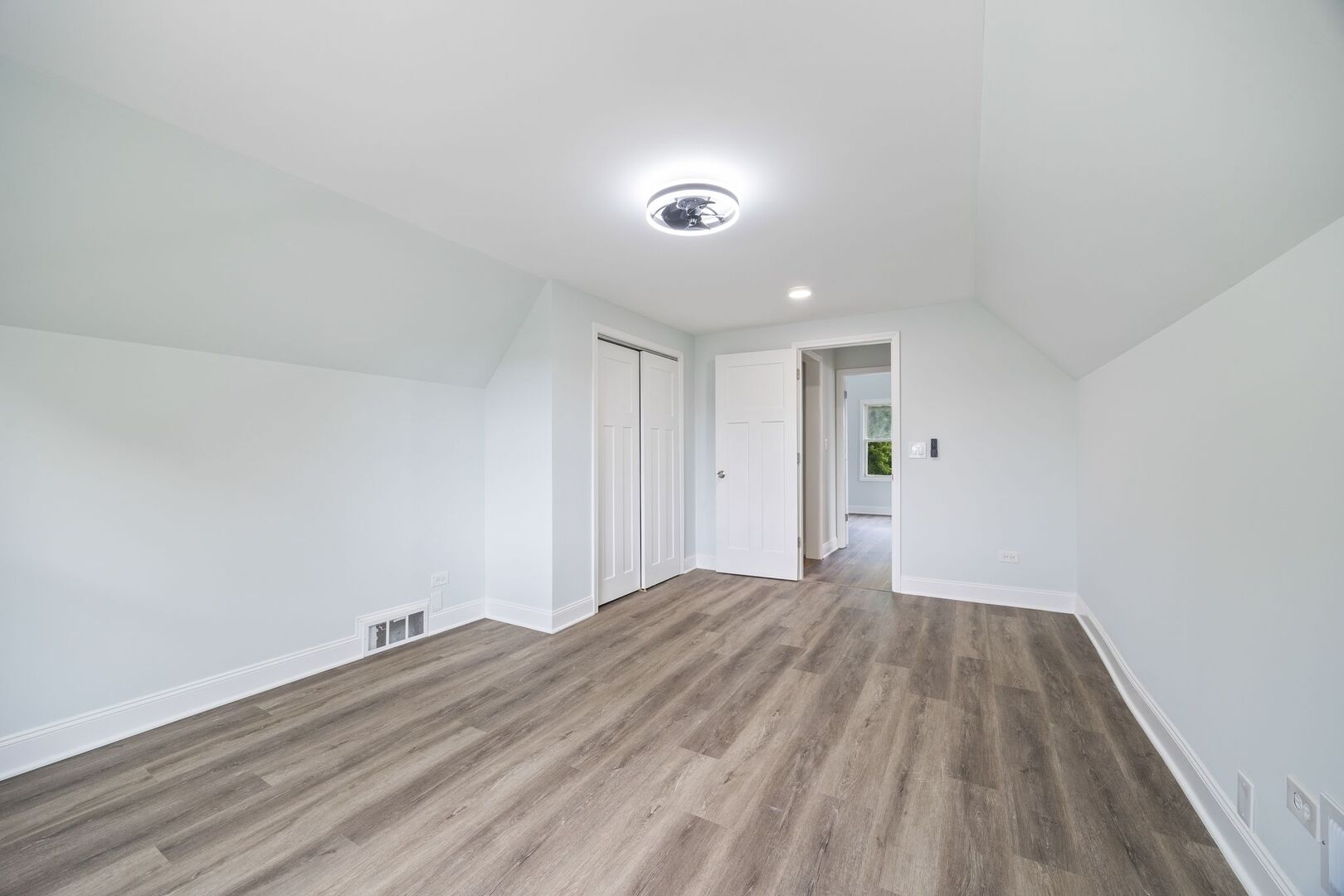 8623 S Prairie Avenue, Chicago, IL 60619