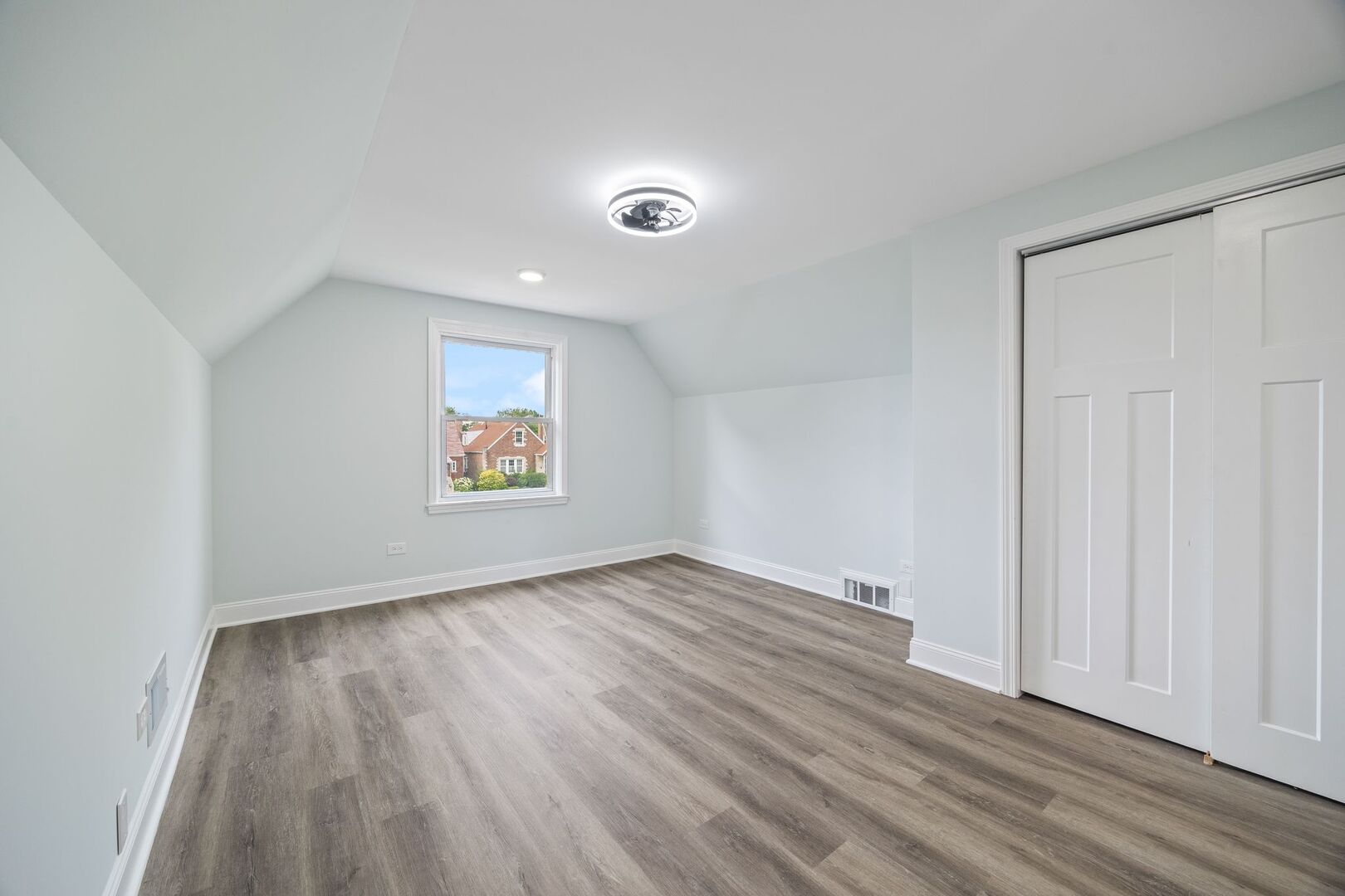 8623 S Prairie Avenue, Chicago, IL 60619
