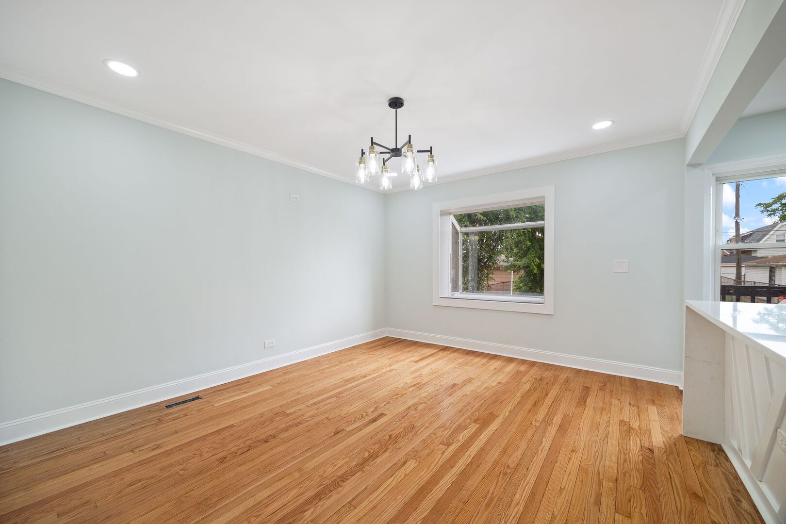 8623 S Prairie Avenue, Chicago, IL 60619