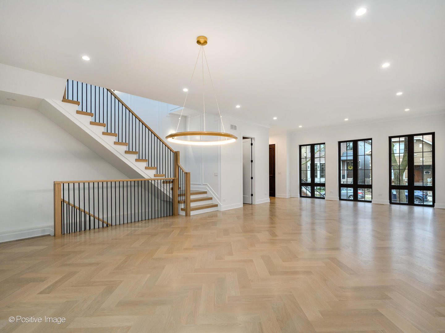2031 W Hutchinson Street, Chicago, IL 60618
