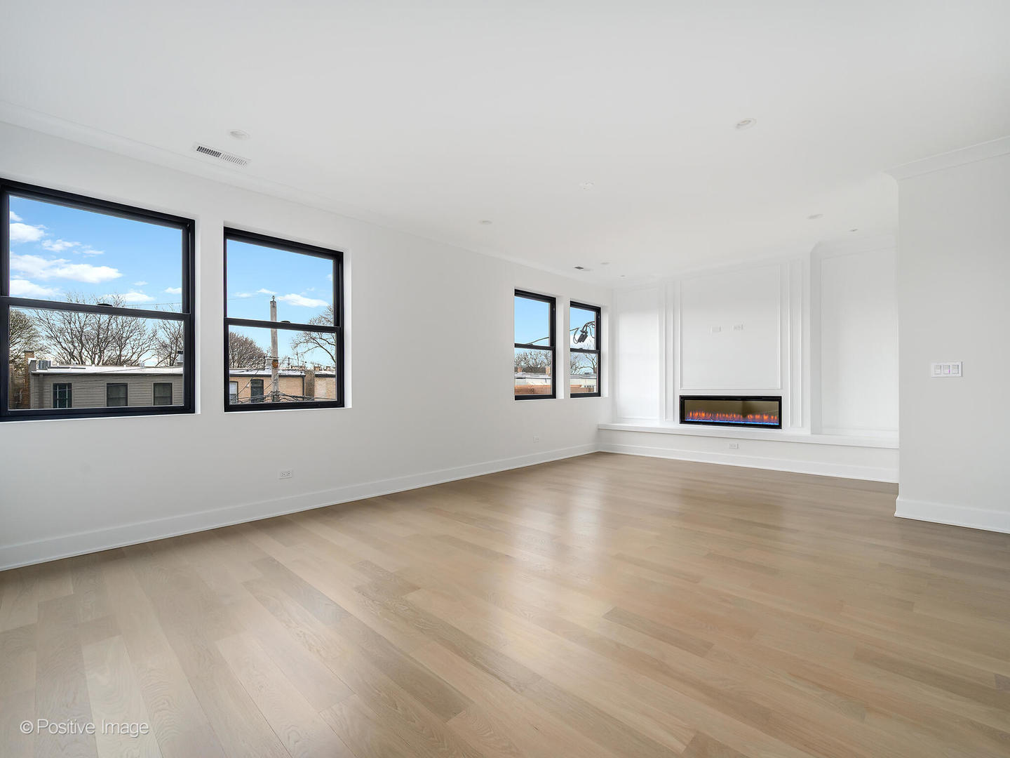 2031 W Hutchinson Street, Chicago, IL 60618