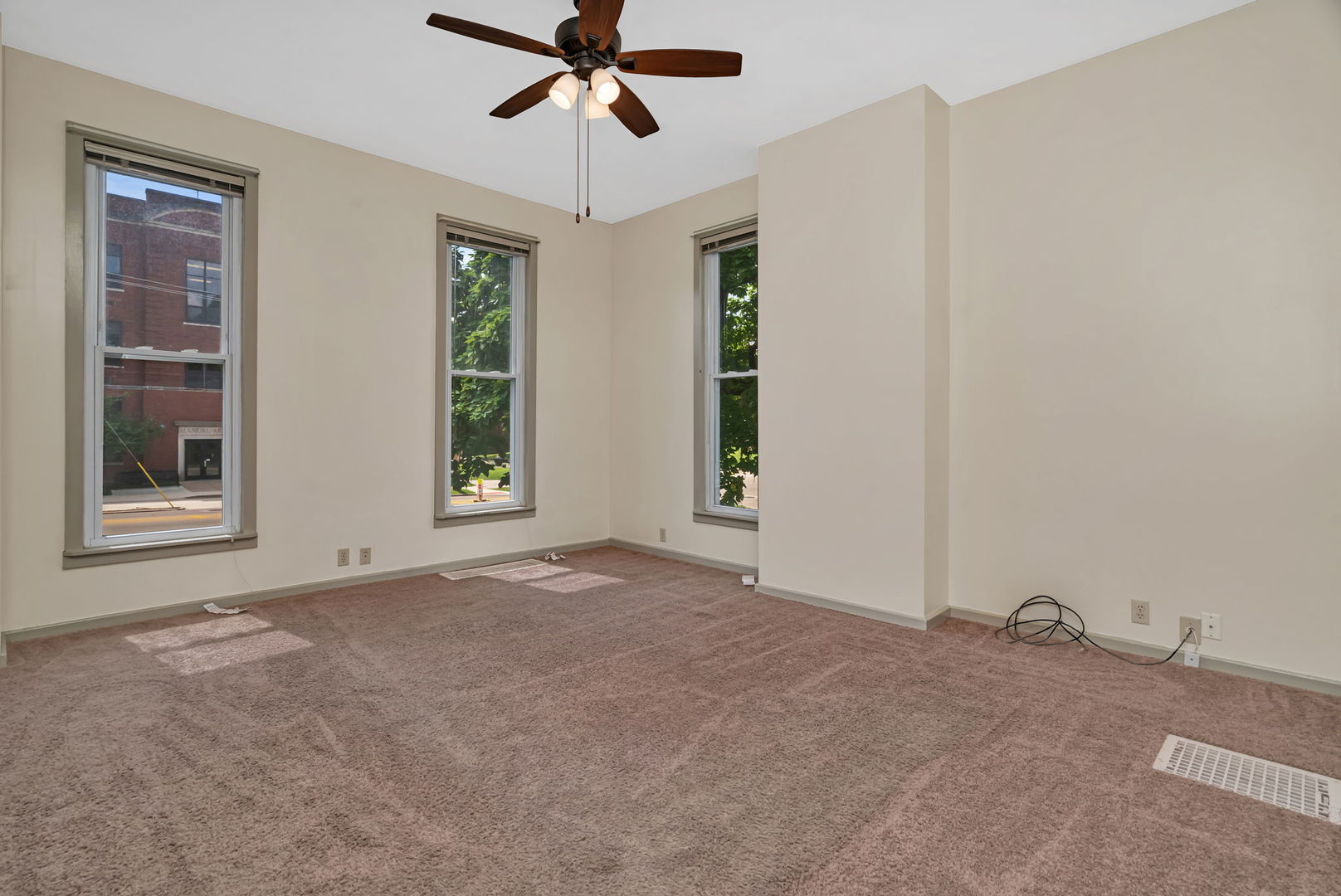 304/306 E Main Street, Ottawa, IL 61350