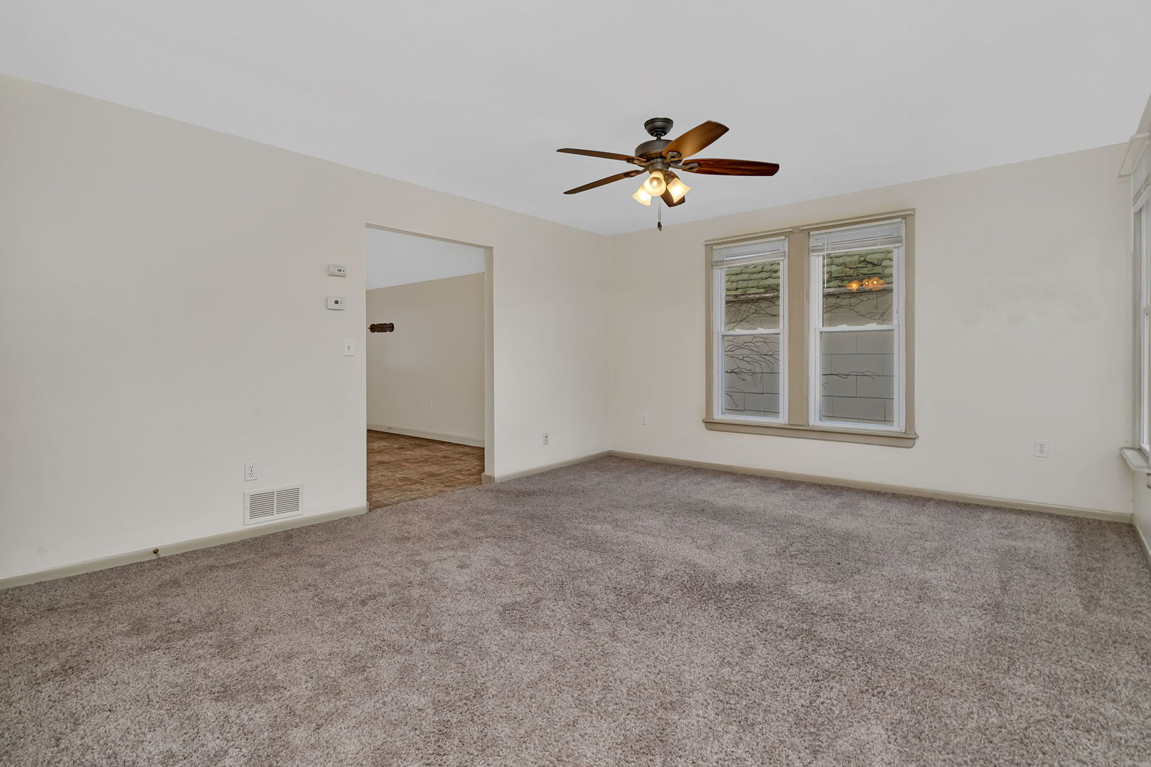 304/306 E Main Street, Ottawa, IL 61350