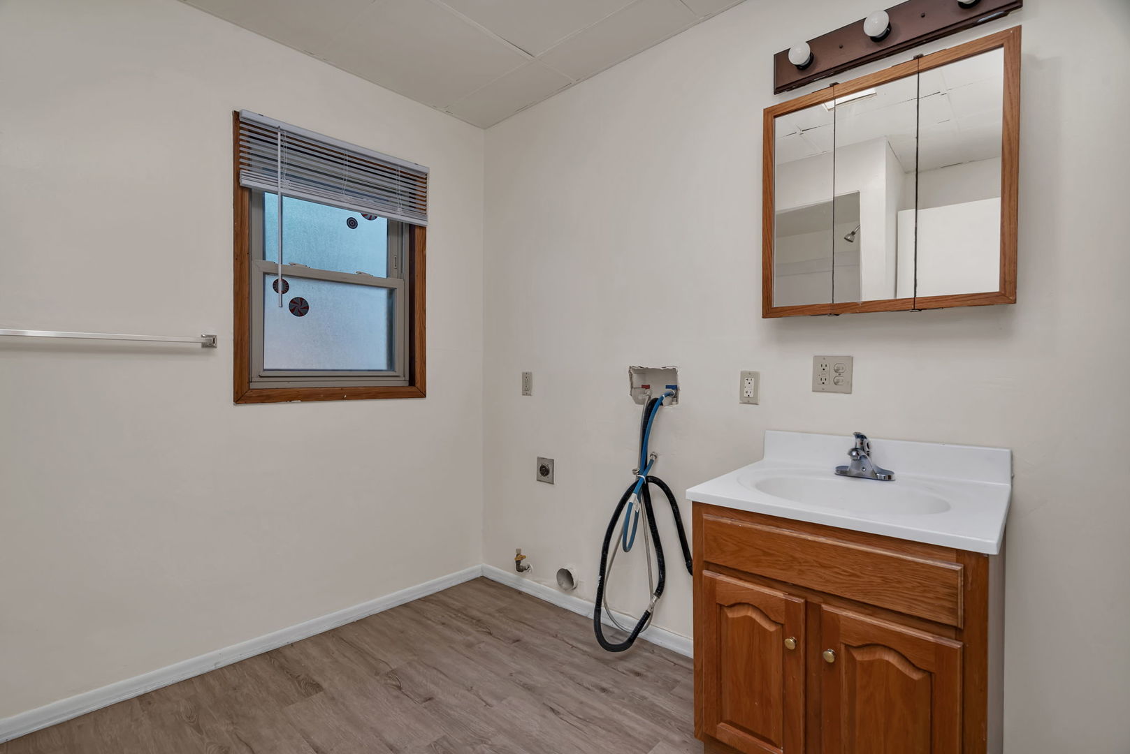 304/306 E Main Street, Ottawa, IL 61350