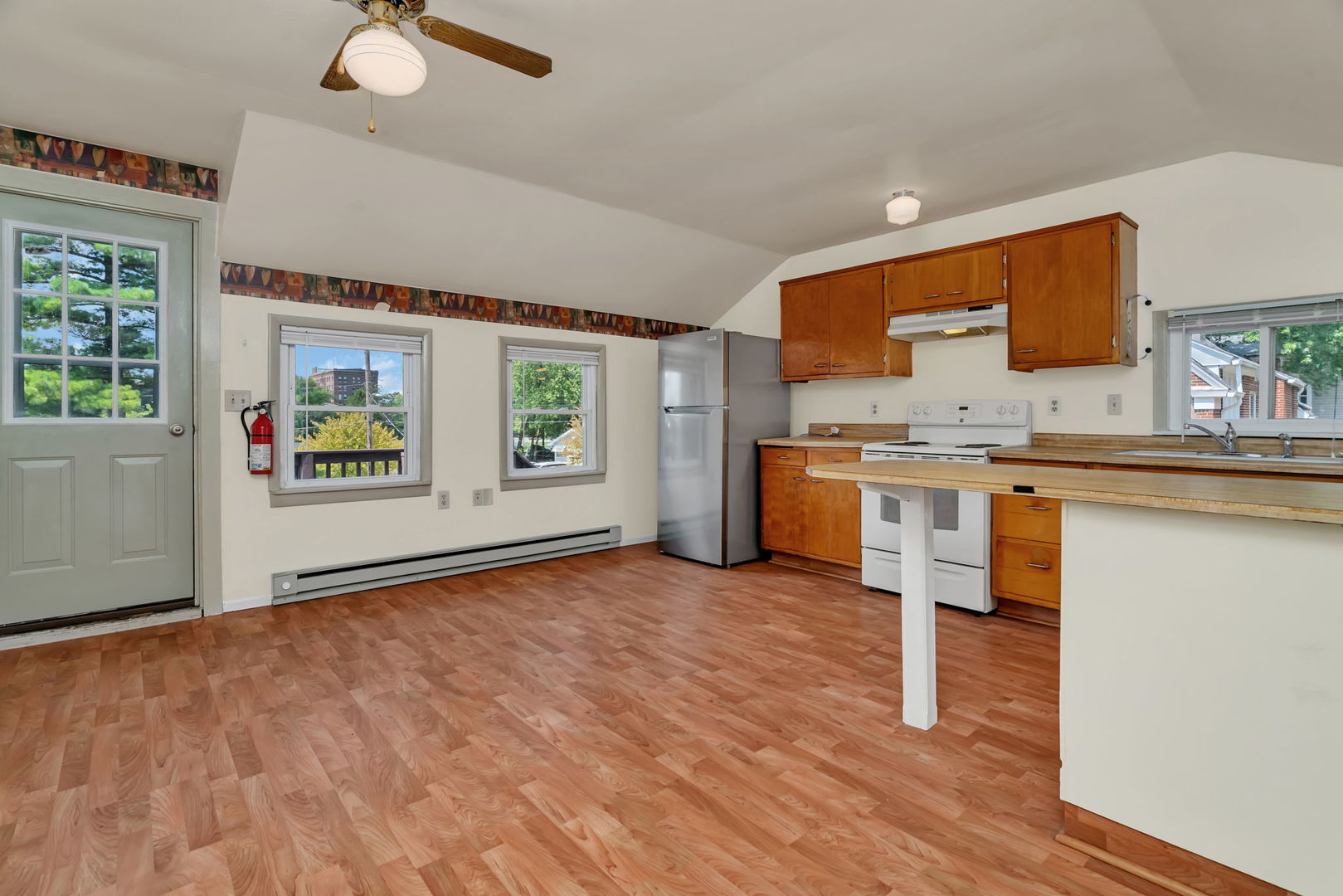 304/306 E Main Street, Ottawa, IL 61350
