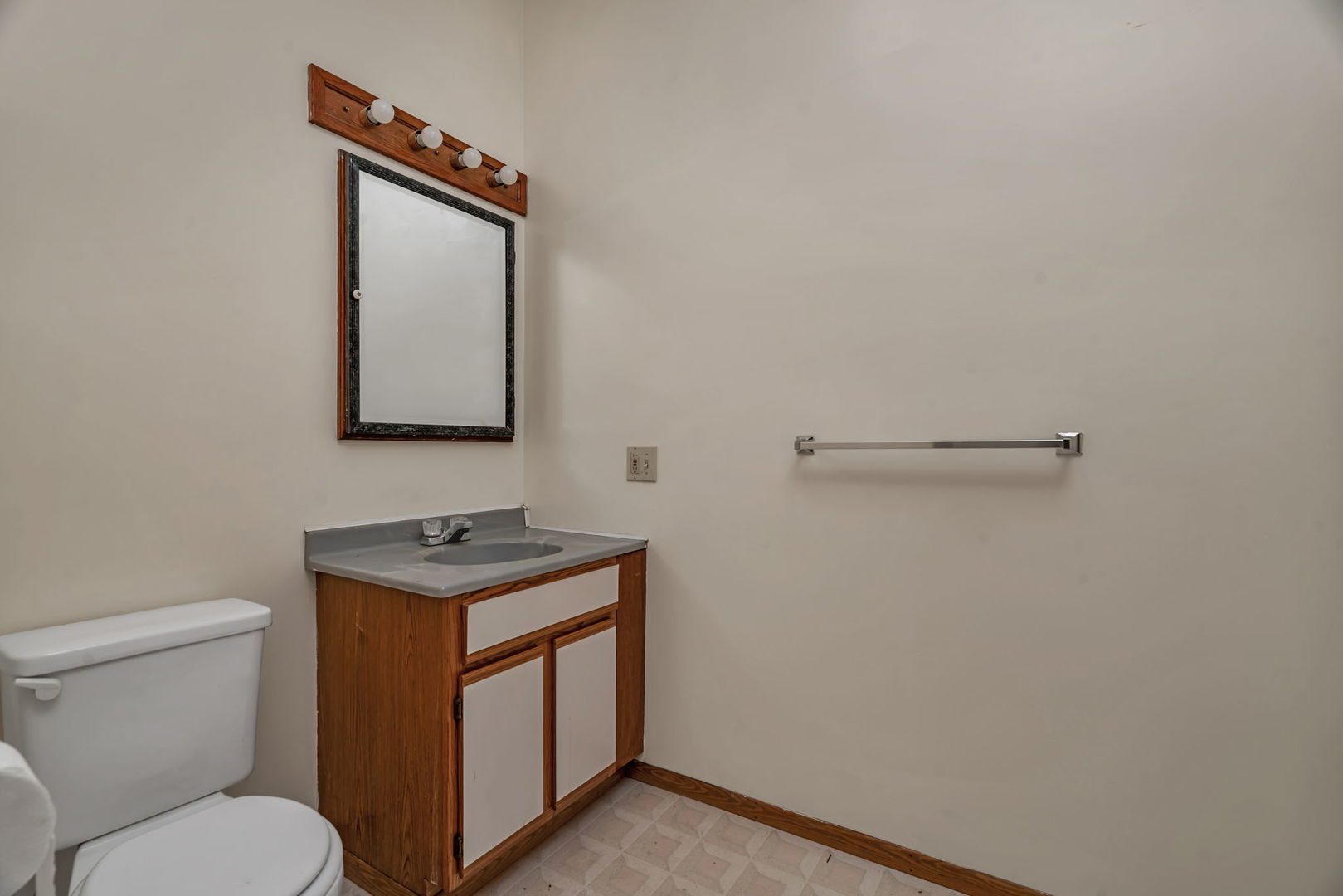 304/306 E Main Street, Ottawa, IL 61350