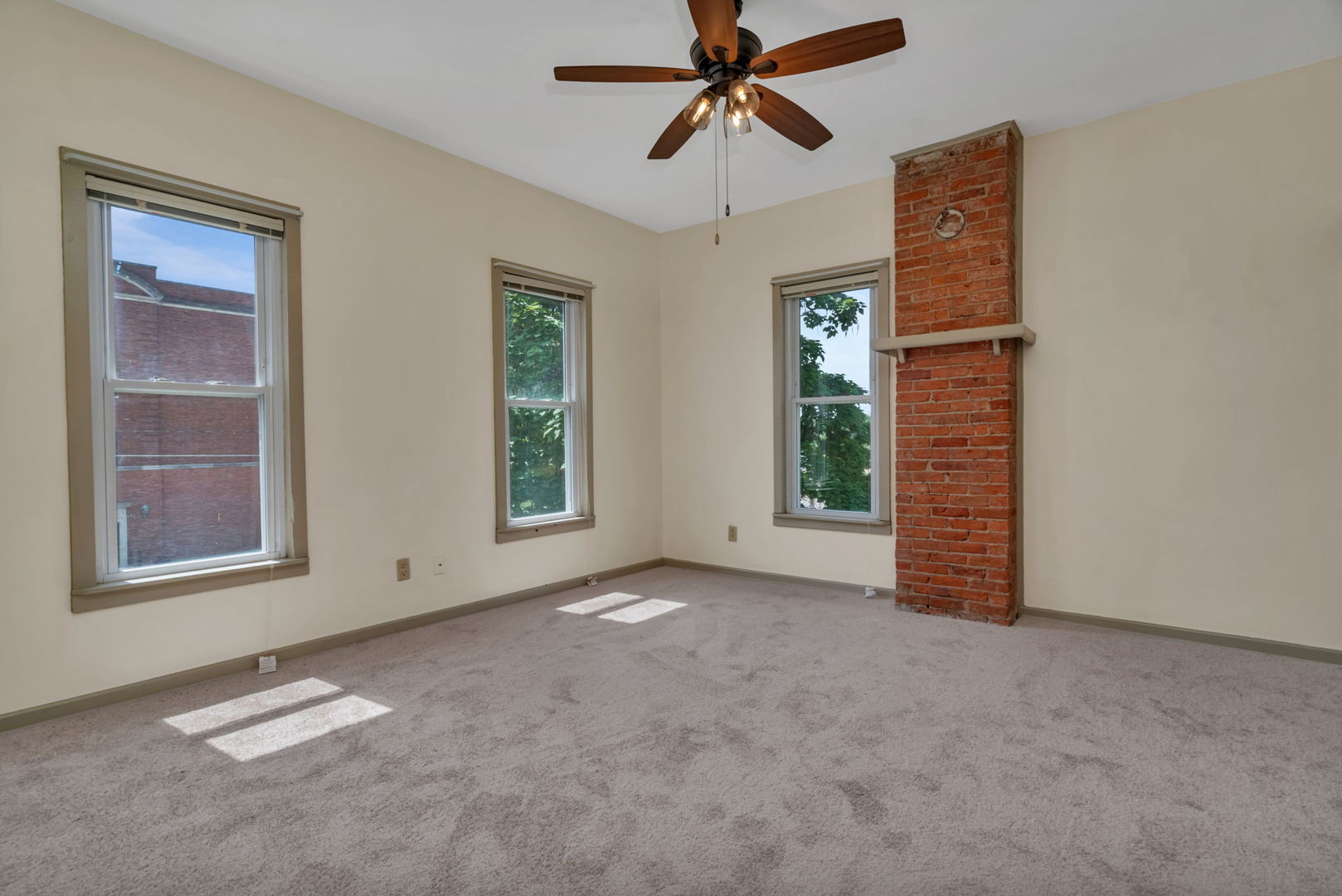 304/306 E Main Street, Ottawa, IL 61350