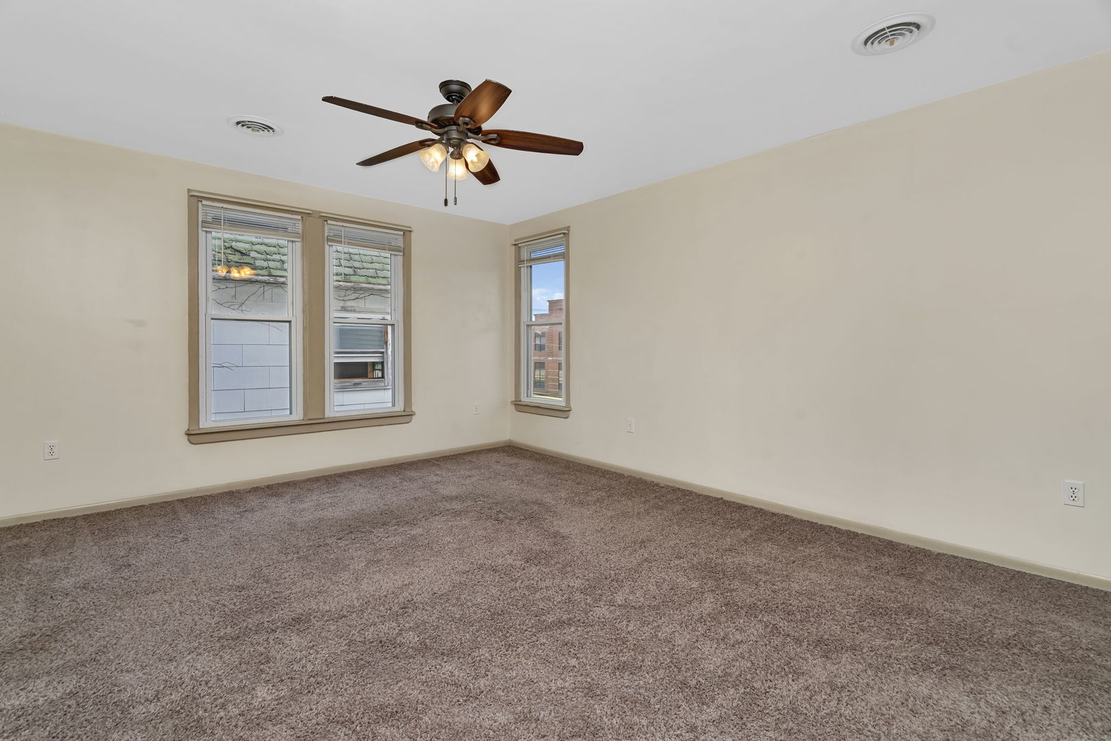 304/306 E Main Street, Ottawa, IL 61350