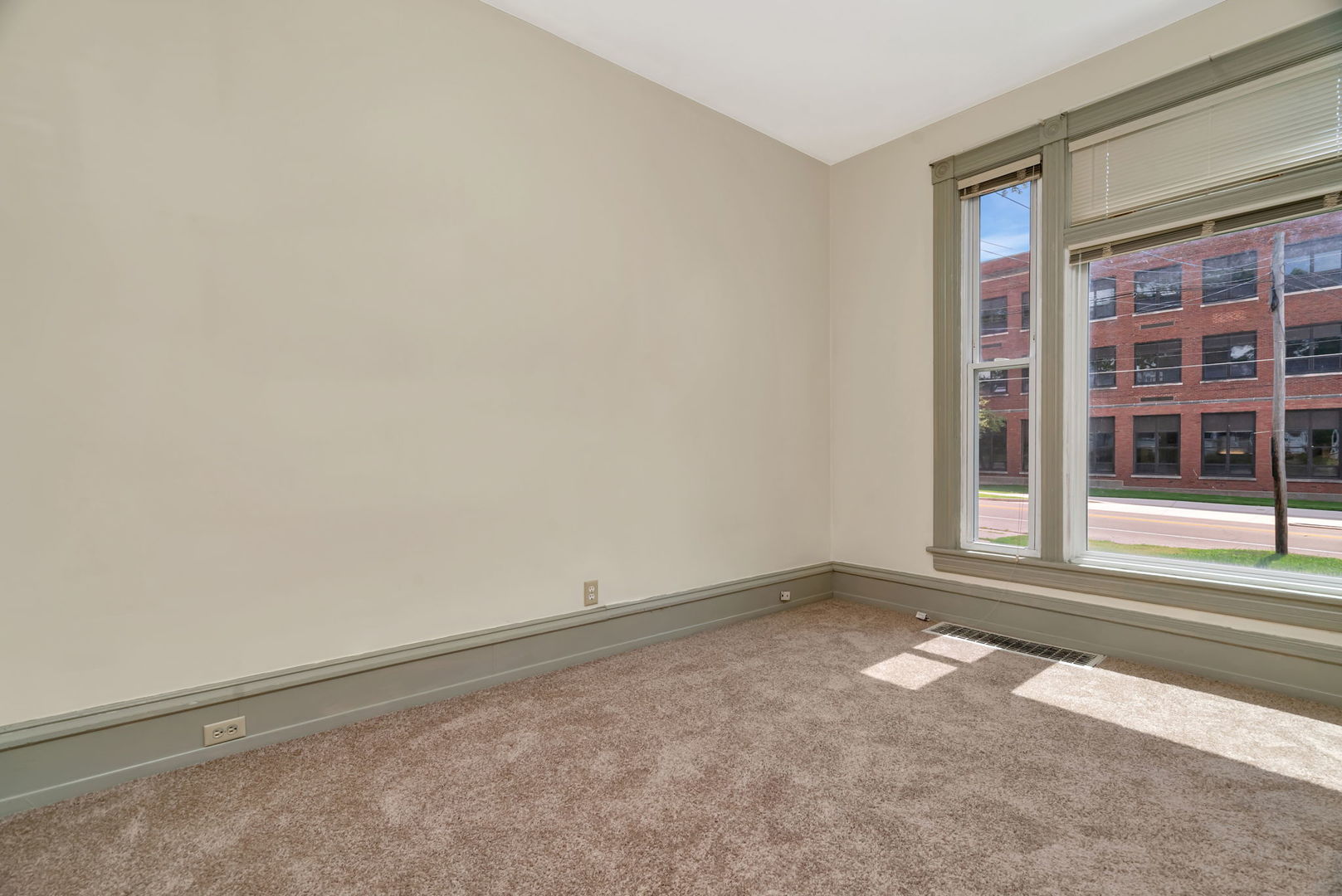304/306 E Main Street, Ottawa, IL 61350