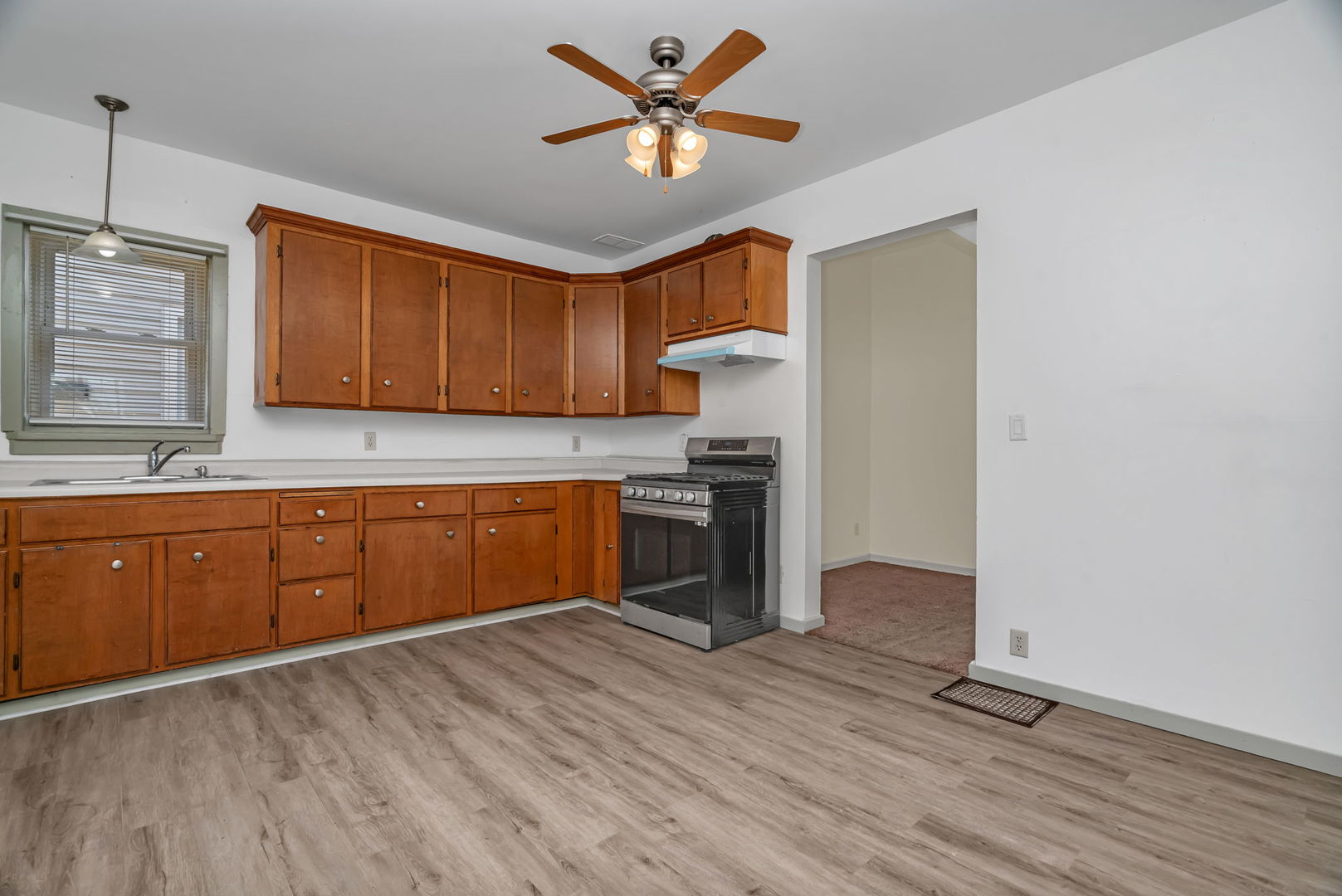304/306 E Main Street, Ottawa, IL 61350