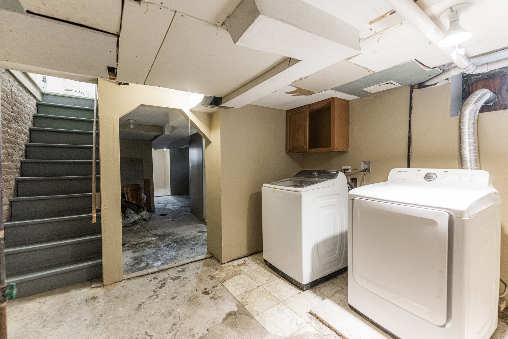 356-358 N SPRING Street, Elgin, IL 60120