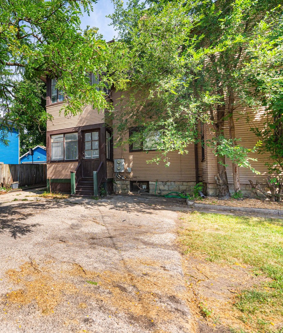 356-358 N SPRING Street, Elgin, IL 60120