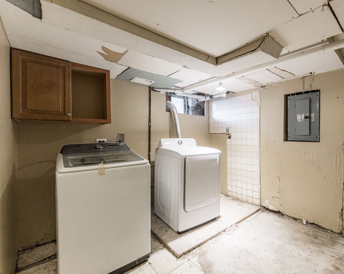 356-358 N SPRING Street, Elgin, IL 60120
