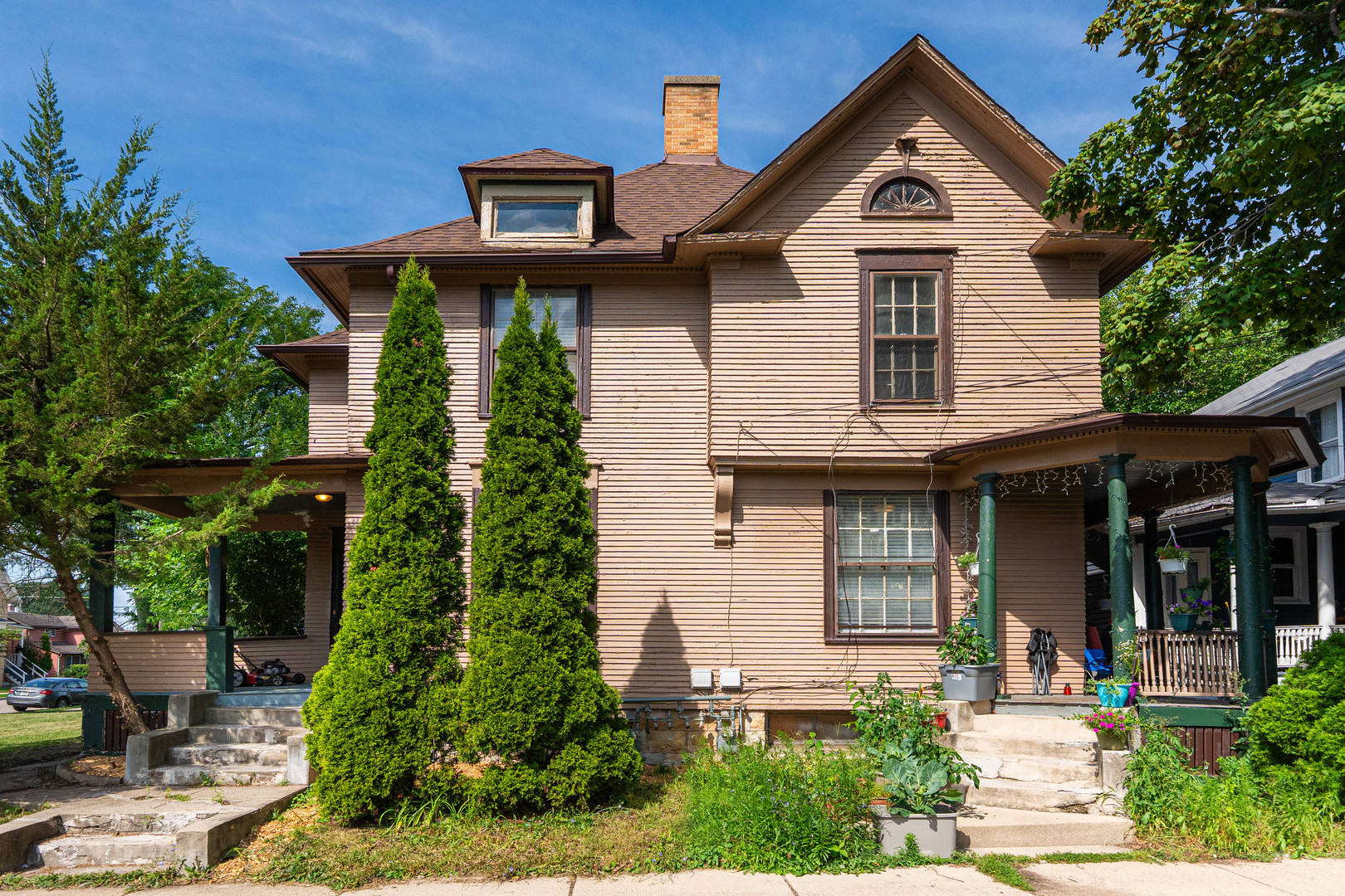 356-358 N SPRING Street, Elgin, IL 60120