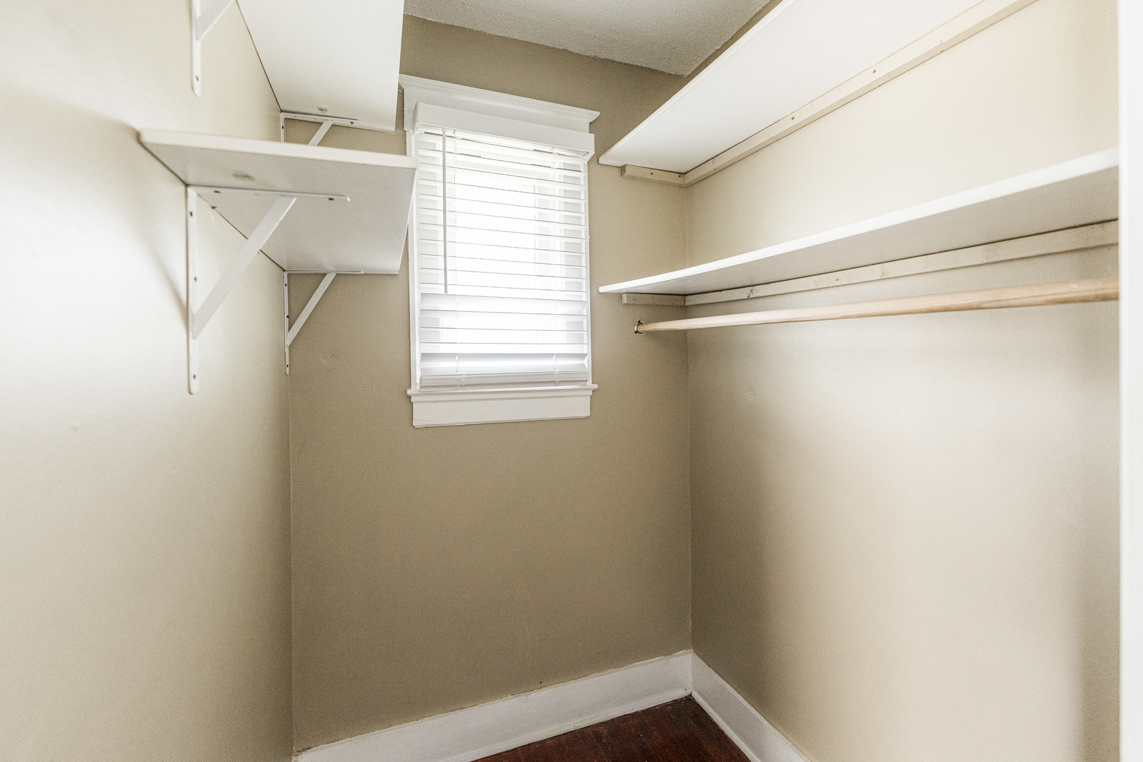 356-358 N SPRING Street, Elgin, IL 60120