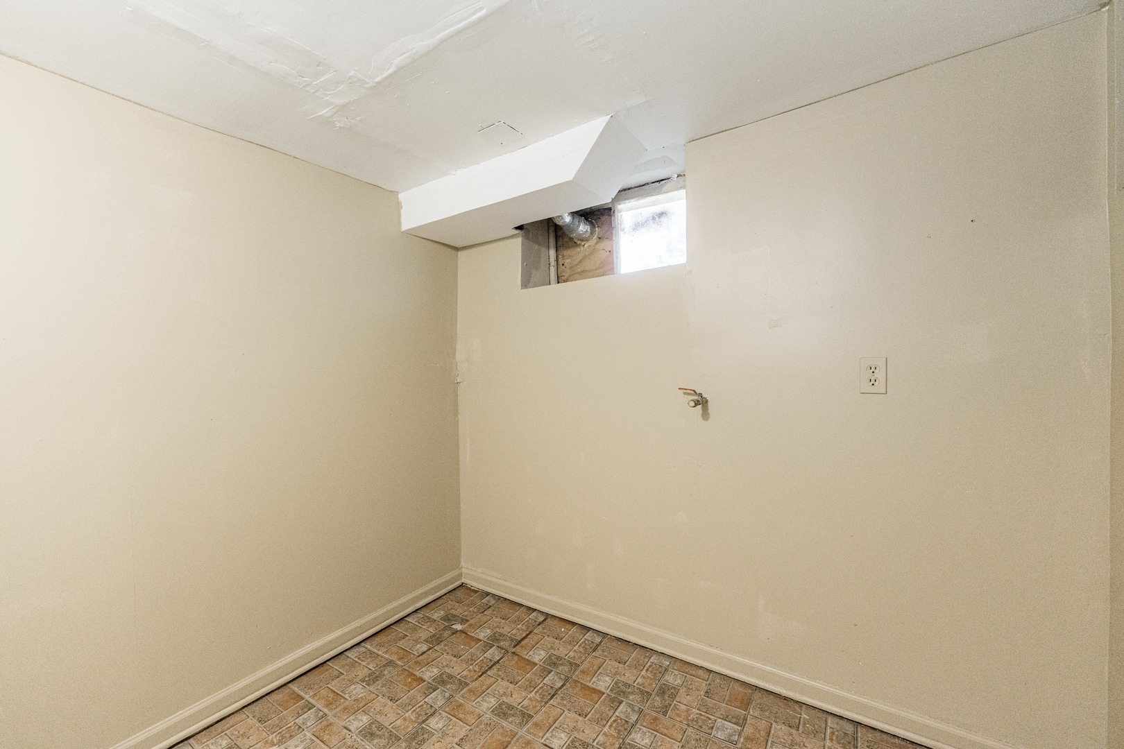 356-358 N SPRING Street, Elgin, IL 60120
