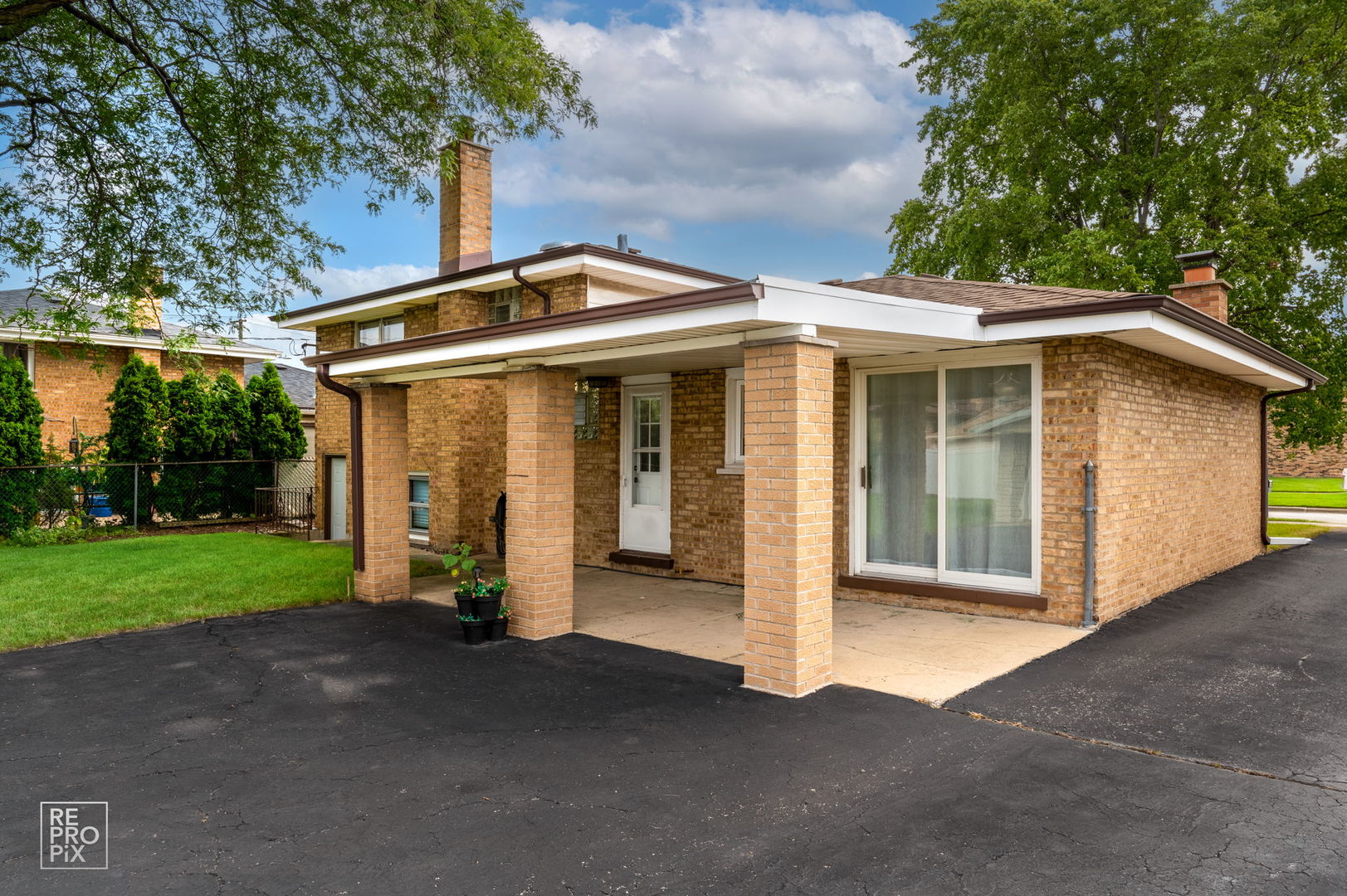 7706 S Oconto Avenue, Bridgeview, IL 60455