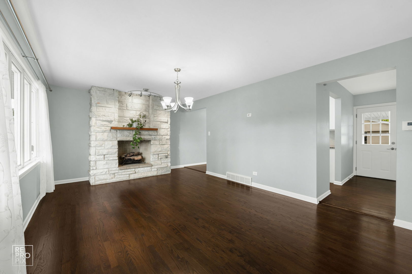 7706 S Oconto Avenue, Bridgeview, IL 60455
