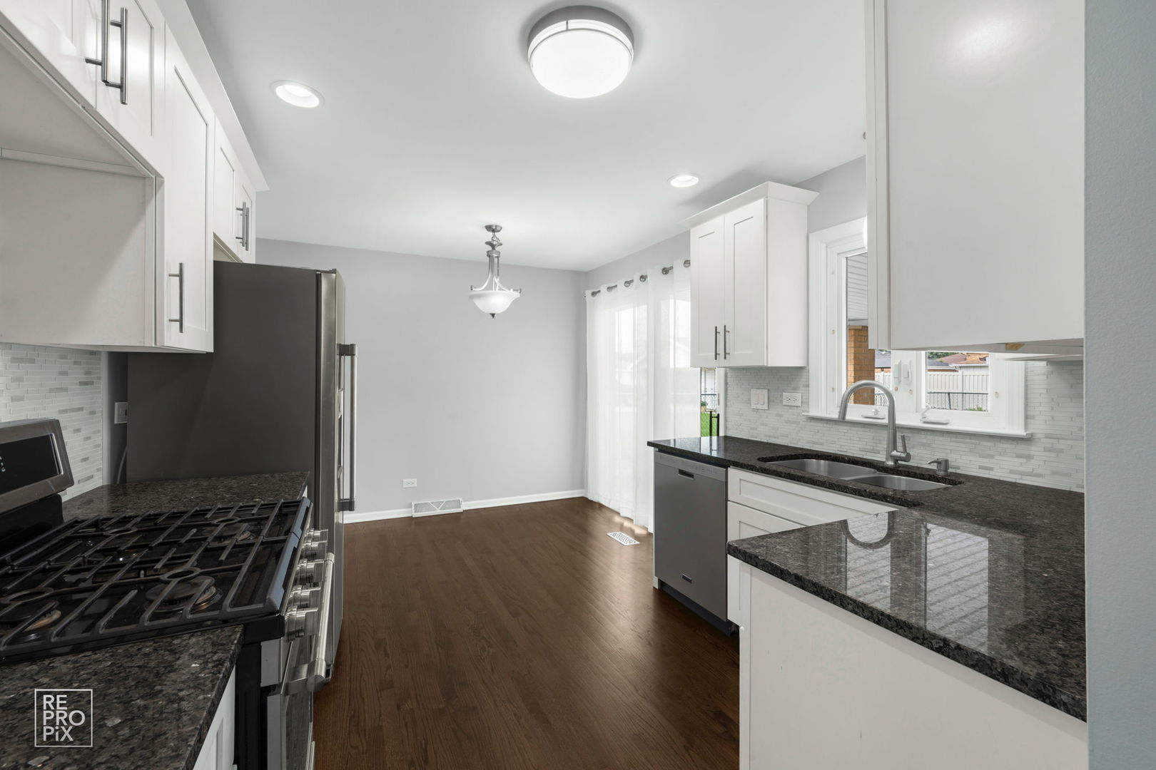 7706 S Oconto Avenue, Bridgeview, IL 60455