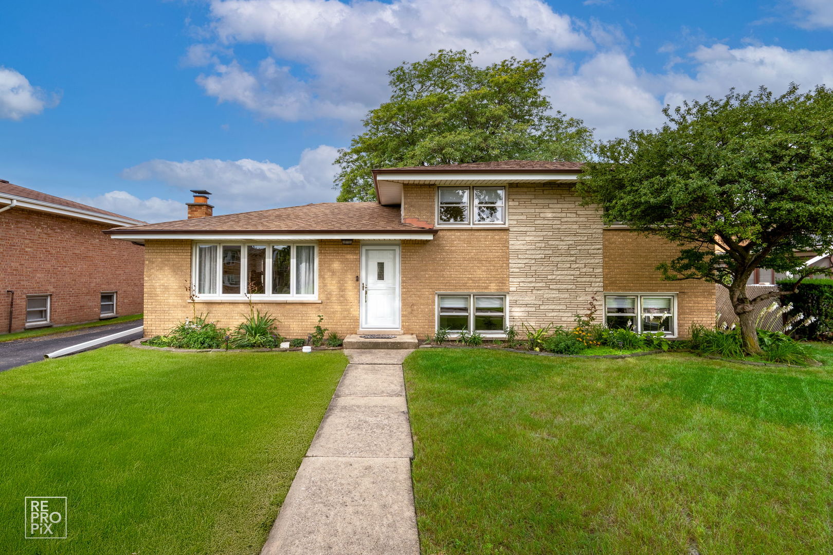 7706 S Oconto Avenue, Bridgeview, IL 60455