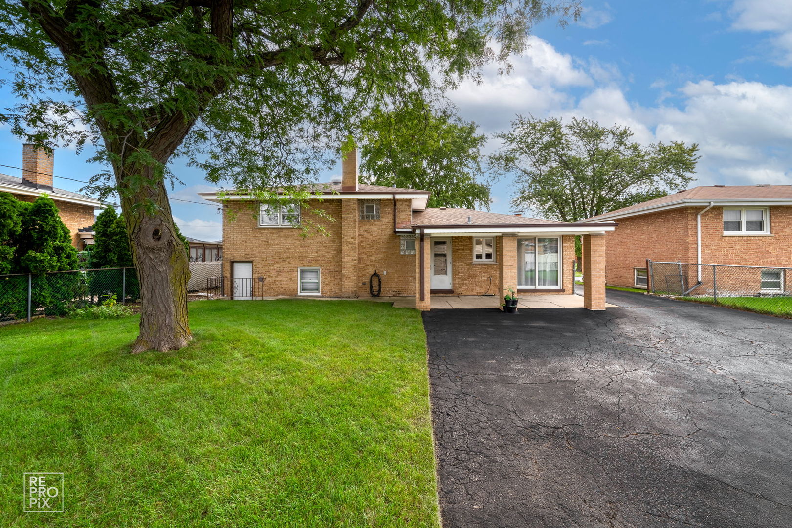 7706 S Oconto Avenue, Bridgeview, IL 60455