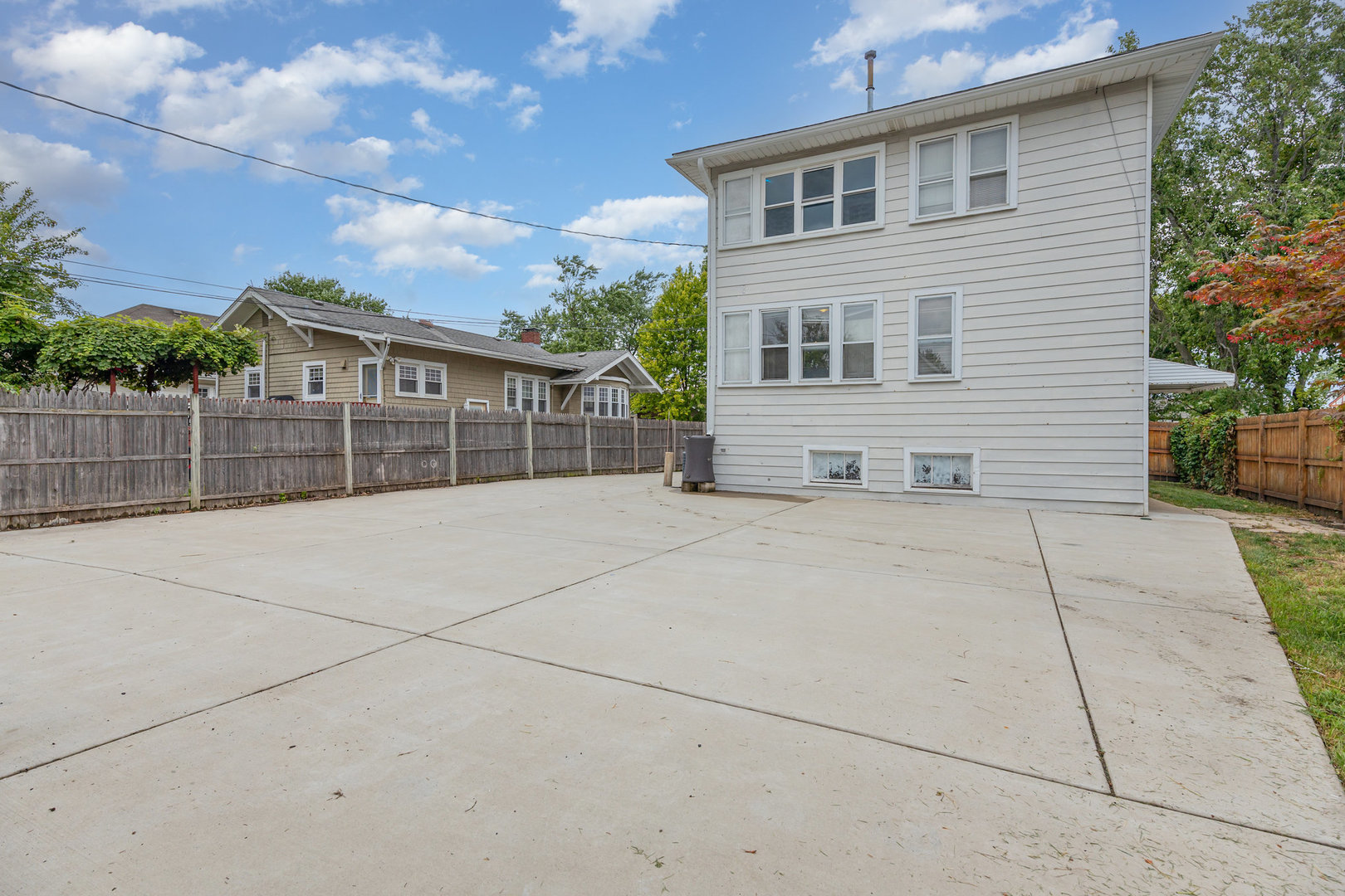 1057 Hollywood Avenue, Des Plaines, IL 60016