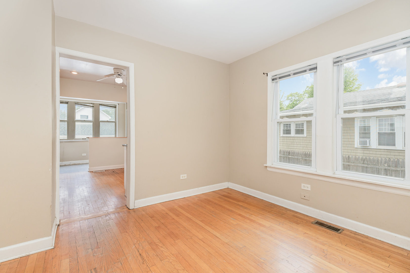 1057 Hollywood Avenue, Des Plaines, IL 60016