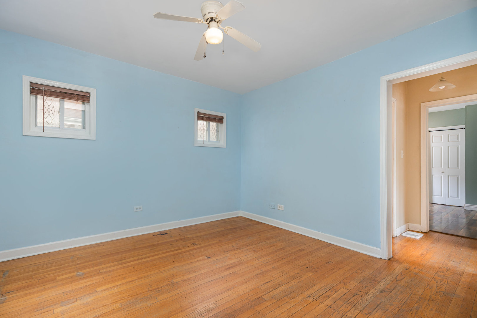 1057 Hollywood Avenue, Des Plaines, IL 60016