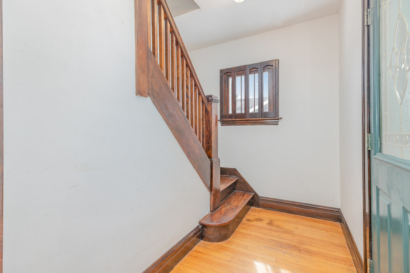 1057 Hollywood Avenue, Des Plaines, IL 60016