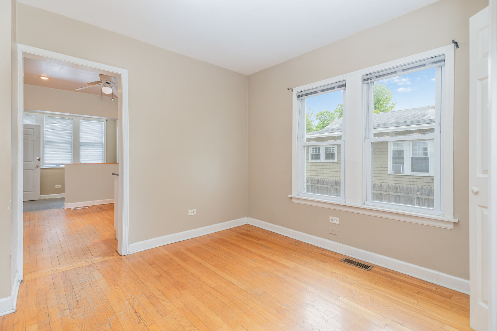 1057 Hollywood Avenue, Des Plaines, IL 60016