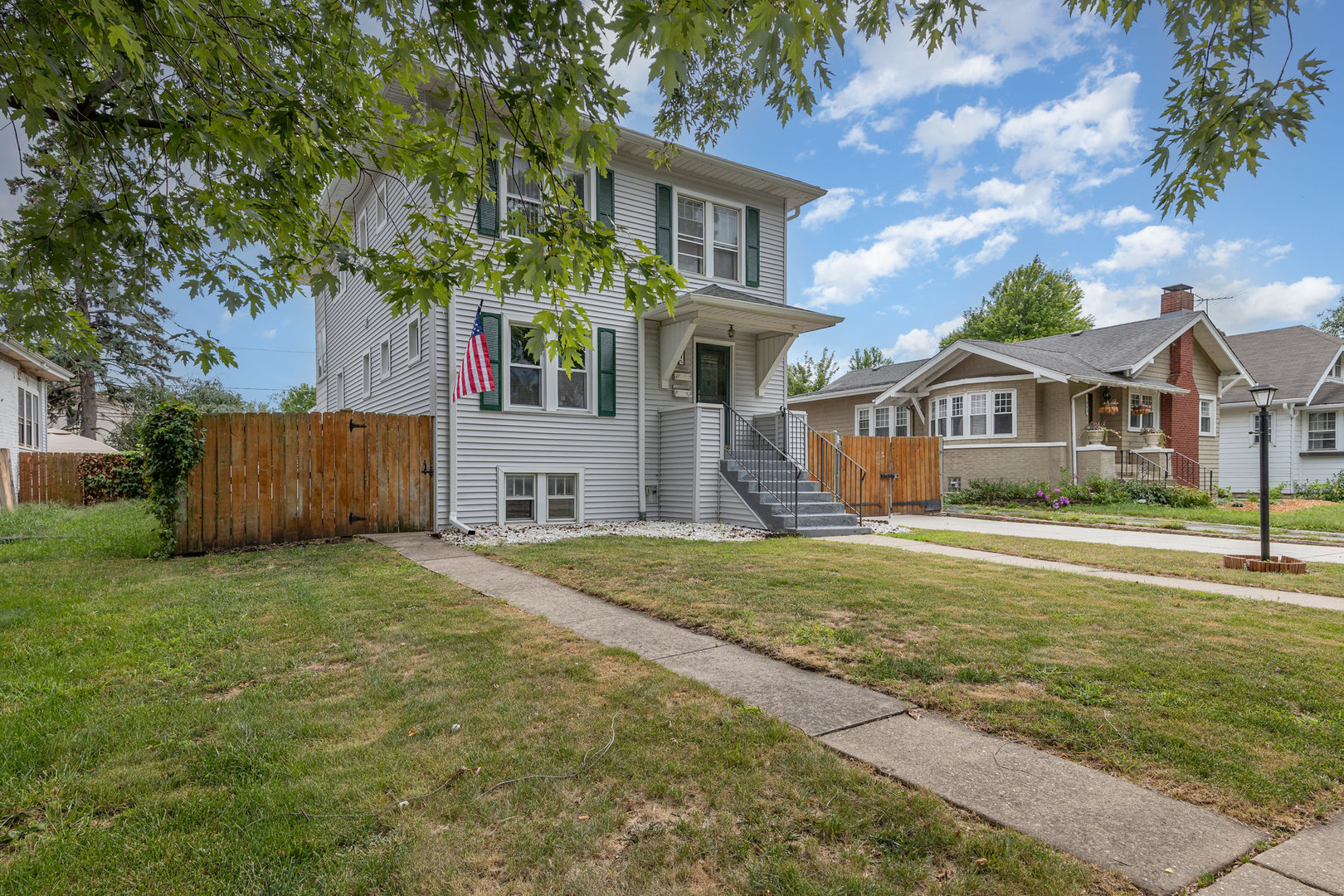 1057 Hollywood Avenue, Des Plaines, IL 60016