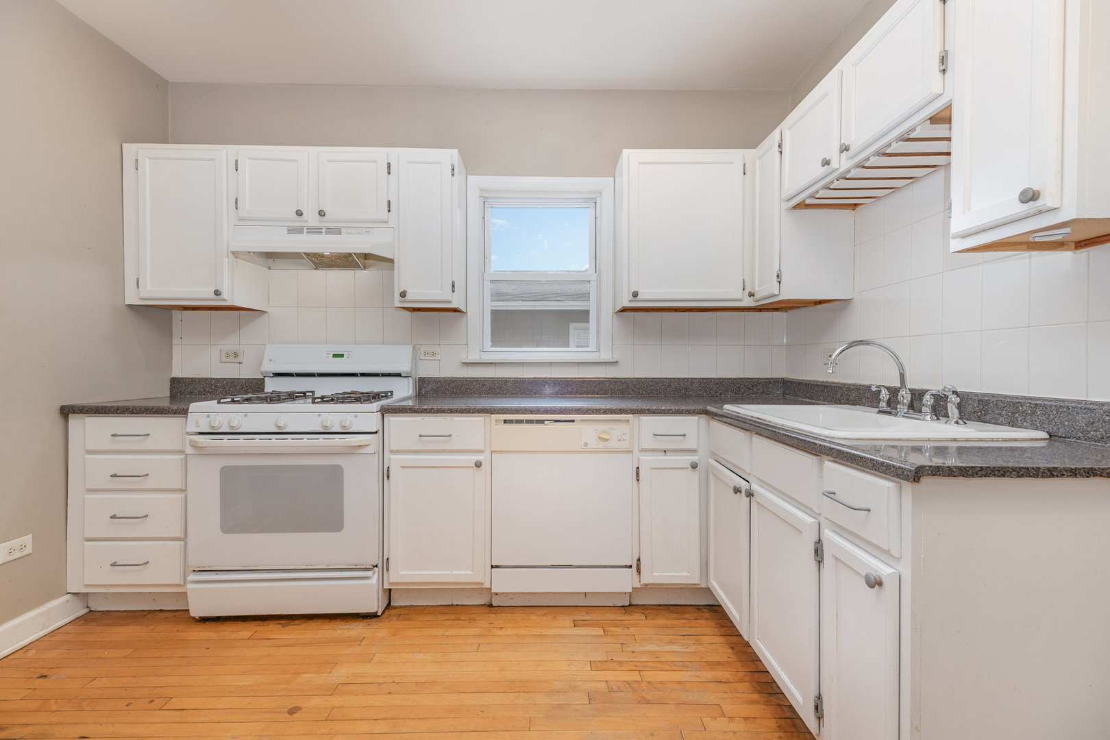 1057 Hollywood Avenue, Des Plaines, IL 60016