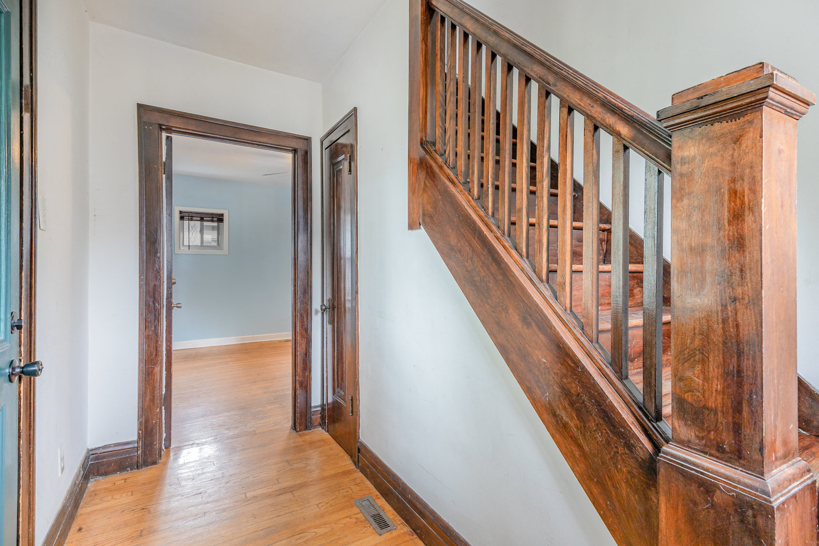 1057 Hollywood Avenue, Des Plaines, IL 60016